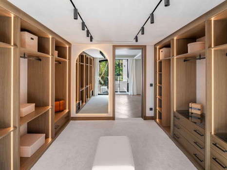 Villa en Nueva Andalucía de diseño contemporáneo en venta