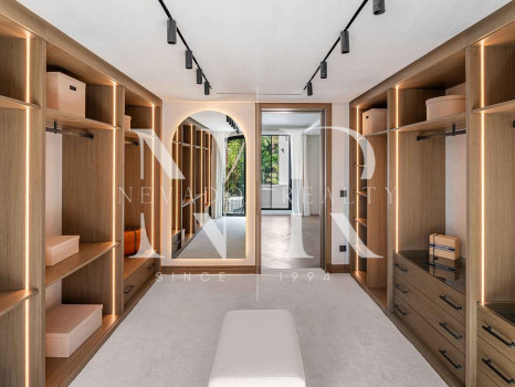 Villa en Nueva Andalucía de diseño contemporáneo en venta