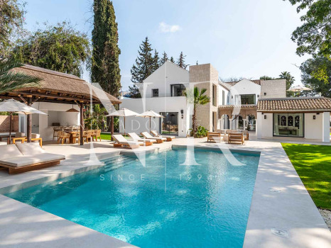 Villa en Nueva Andalucía de diseño contemporáneo en venta