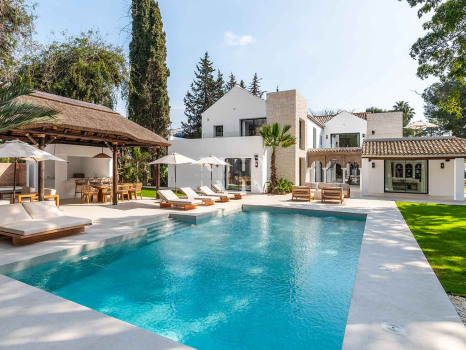 Villa en Nueva Andalucía de diseño contemporáneo en venta