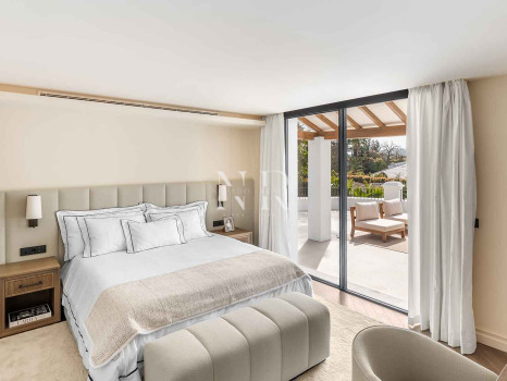 Villa en Nueva Andalucía de diseño contemporáneo en venta