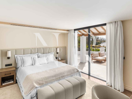 Villa en Nueva Andalucía de diseño contemporáneo en venta