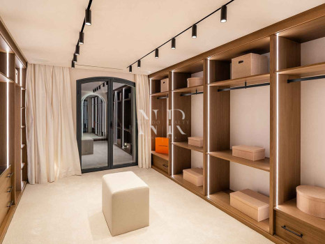 Villa en Nueva Andalucía de diseño contemporáneo en venta