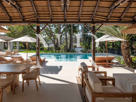 Villa en Nueva Andalucía de diseño contemporáneo en venta