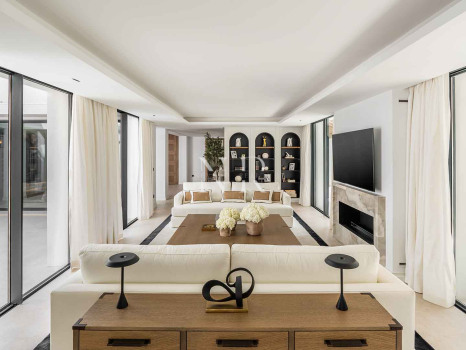 Villa en Nueva Andalucía de diseño contemporáneo en venta