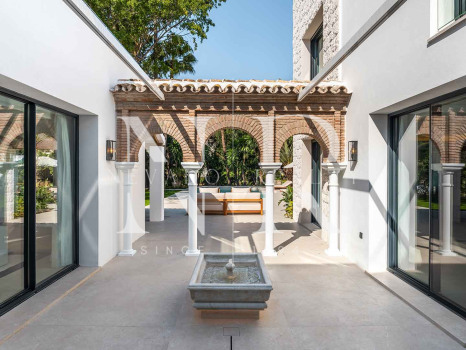 Villa en Nueva Andalucía de diseño contemporáneo en venta