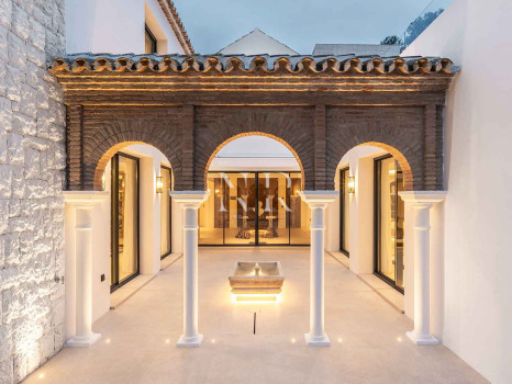 Villa en Nueva Andalucía de diseño contemporáneo en venta