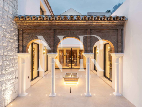 Villa en Nueva Andalucía de diseño contemporáneo en venta