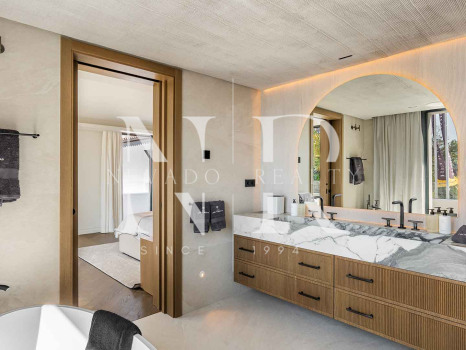 Villa en Nueva Andalucía de diseño contemporáneo en venta