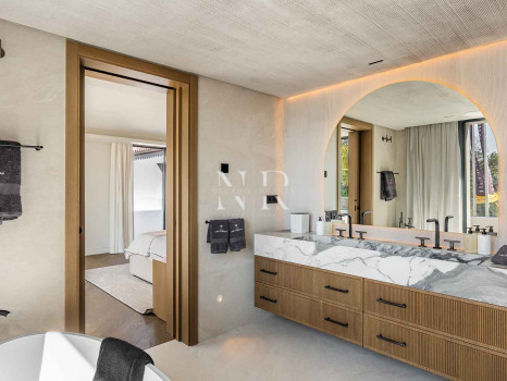 Villa en Nueva Andalucía de diseño contemporáneo en venta