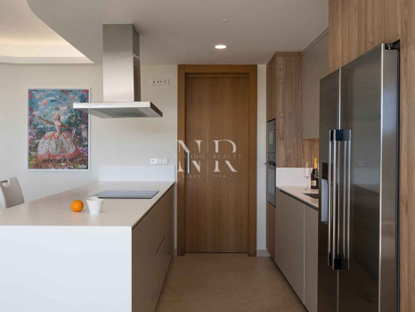 Apartment in the Real de la Quinta residential complex with panoramic sea views for sale