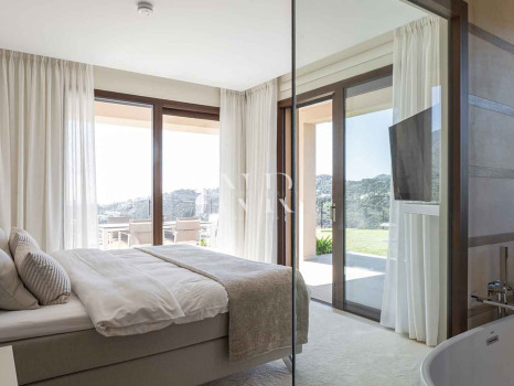 Apartment in the Real de la Quinta residential complex with panoramic sea views for sale