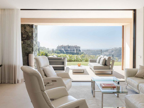 Apartment in the Real de la Quinta residential complex with panoramic sea views for sale