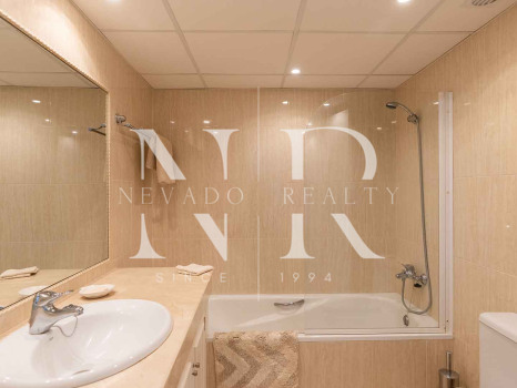 Apartamento en venta con vistas al mar en Alhambra del Mar