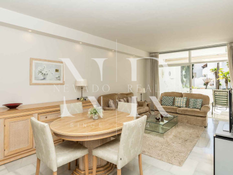 Apartamento en venta con vistas al mar en Alhambra del Mar