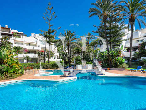 Apartamento en venta con vistas al mar en Alhambra del Mar