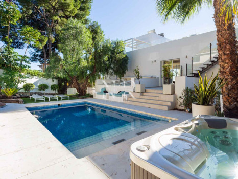 Villa in Nueva Andalucía for sale