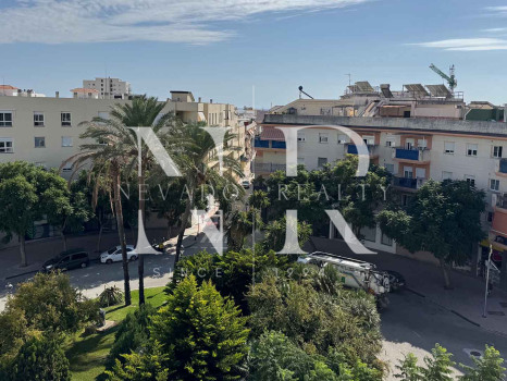 Ático en el centro de Estepona con gran terraza en venta