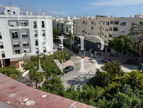 Ático en el centro de Estepona con gran terraza en venta
