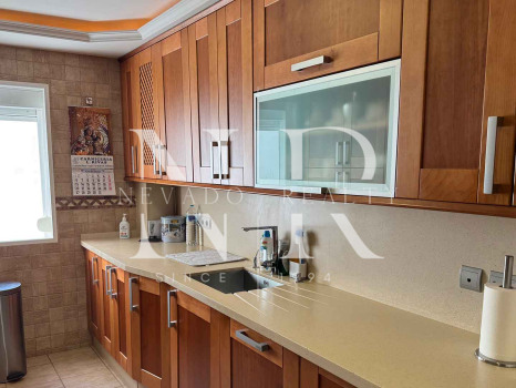Ático en el centro de Estepona con gran terraza en venta