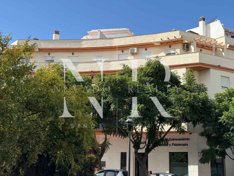 Ático en el centro de Estepona con gran terraza en venta
