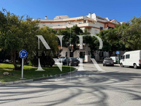 Ático en el centro de Estepona con gran terraza en venta