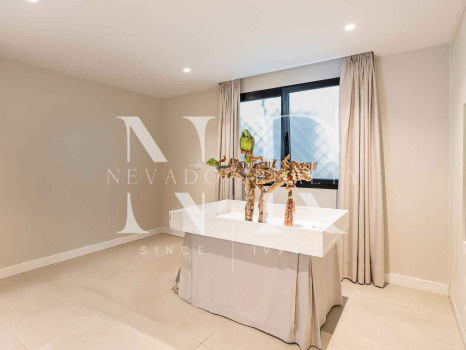 Apartamento en la Milla de Oro con amplia terraza en venta