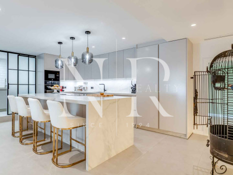 Apartamento en la Milla de Oro con amplia terraza en venta