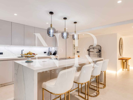 Apartamento en la Milla de Oro con amplia terraza en venta