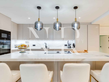 Apartamento en la Milla de Oro con amplia terraza en venta