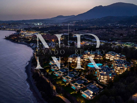 Villa en première ligne de plage à Estepona à vendre