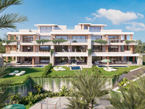 Villa en primera línea de playa en Estepona en venta