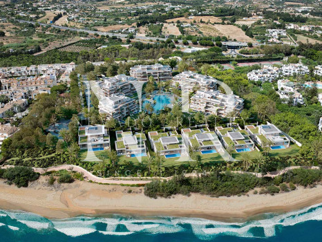 Villa en première ligne de plage à Estepona à vendre