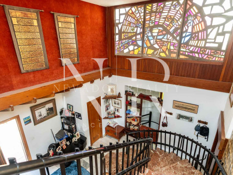 Villa para reformar con parciales vistas al mar en Huerta Belón en venta.