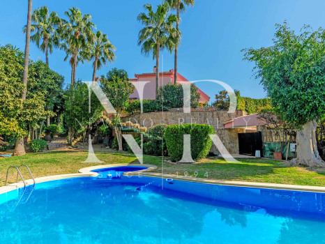 Villa para reformar con parciales vistas al mar en Huerta Belón en venta.