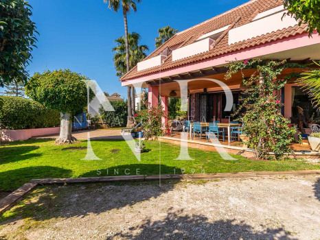 Villa para reformar con parciales vistas al mar en Huerta Belón en venta.