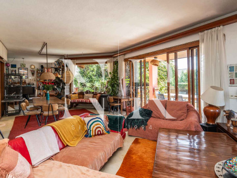Villa para reformar con parciales vistas al mar en Huerta Belón en venta.