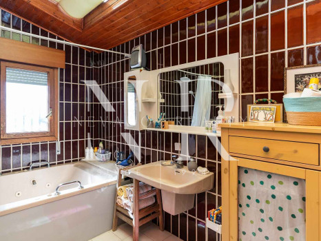 Villa para reformar con parciales vistas al mar en Huerta Belón en venta.
