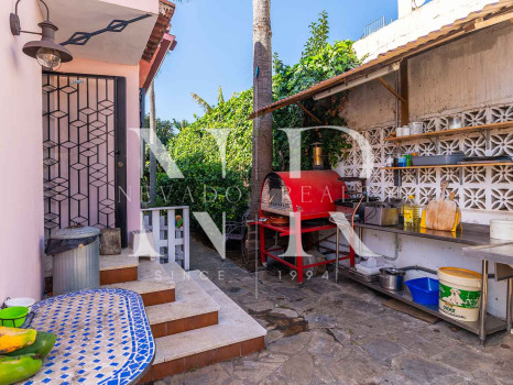 Villa para reformar con parciales vistas al mar en Huerta Belón en venta.