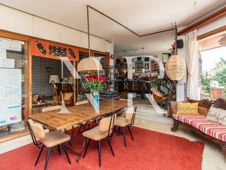 Villa para reformar con parciales vistas al mar en Huerta Belón en venta.