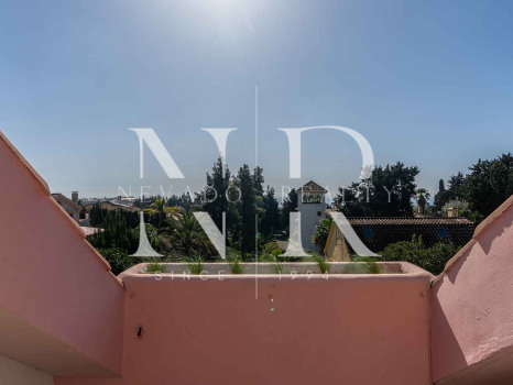 Villa para reformar con parciales vistas al mar en Huerta Belón en venta.