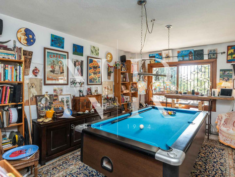 Villa para reformar con parciales vistas al mar en Huerta Belón en venta.