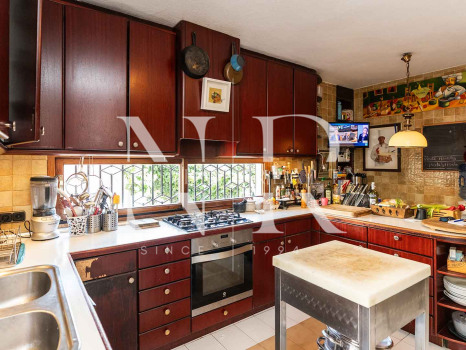 Villa para reformar con parciales vistas al mar en Huerta Belón en venta.