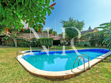 Villa para reformar con parciales vistas al mar en Huerta Belón en venta.