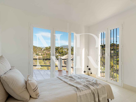 Villa en El Madroñal de estilo clásico andaluz en venta