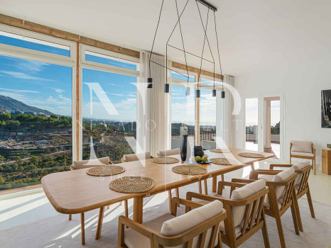 Villa en El Madroñal de estilo clásico andaluz en venta