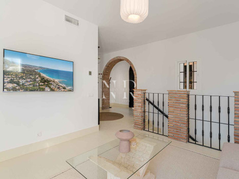 Classic Andalusian-style villa for sale in El Madroñal