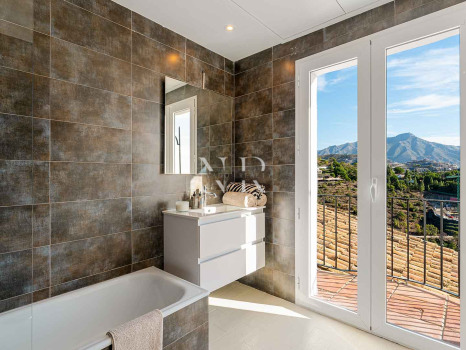Classic Andalusian-style villa for sale in El Madroñal