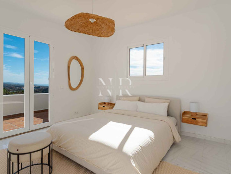 Classic Andalusian-style villa for sale in El Madroñal