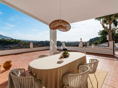 Classic Andalusian-style villa for sale in El Madroñal